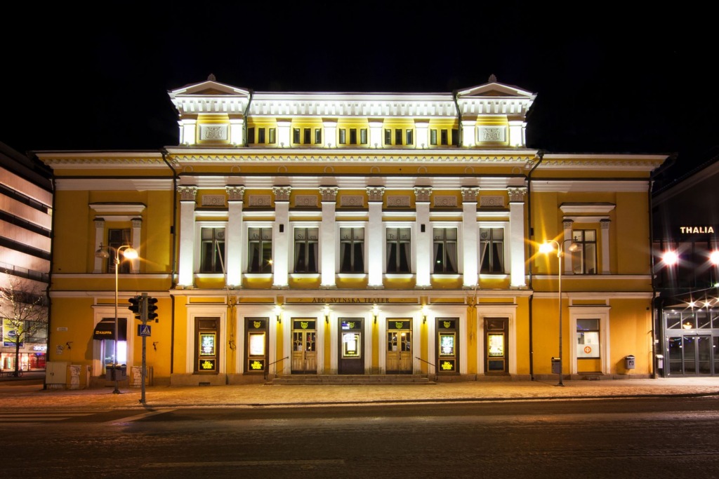 Teaterhusets fasad. Teatteritalon julkisivu.