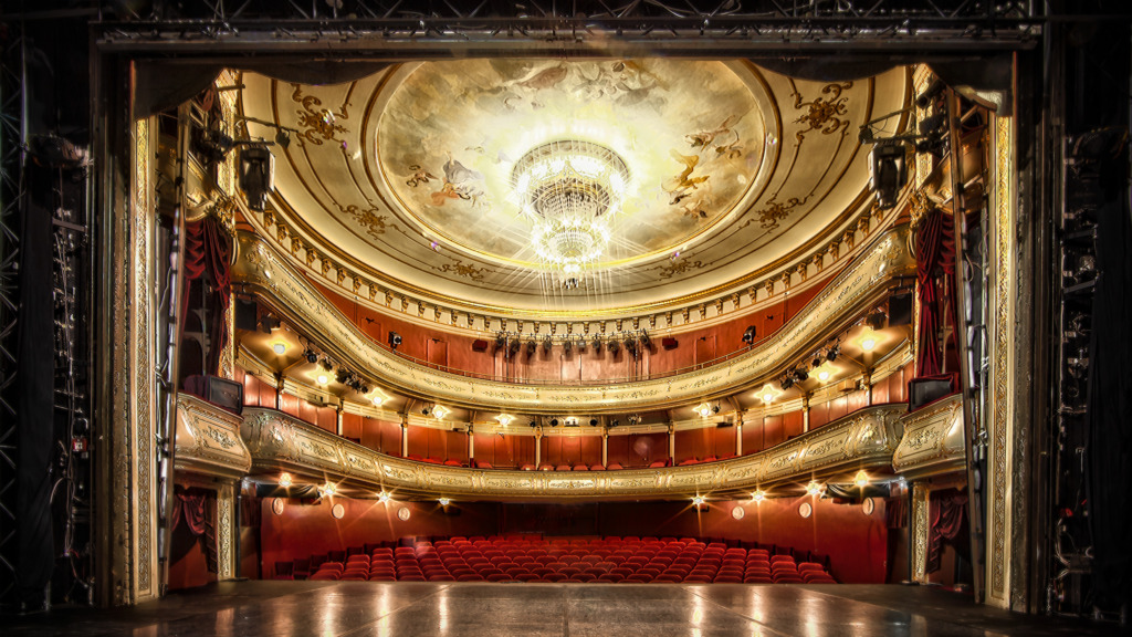 Åbo Svenska Teaters salong fotad från Stora scenen.